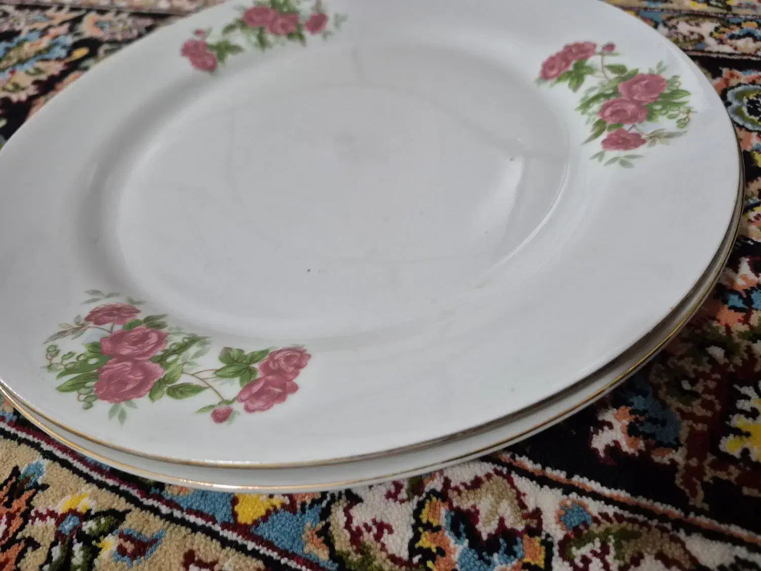 ۱۶عدد بشقاب و۴عدیس بزرگ چینی گلسرخی|ظروف سرو و پذیرایی|مسجد سلیمان, |دیوار