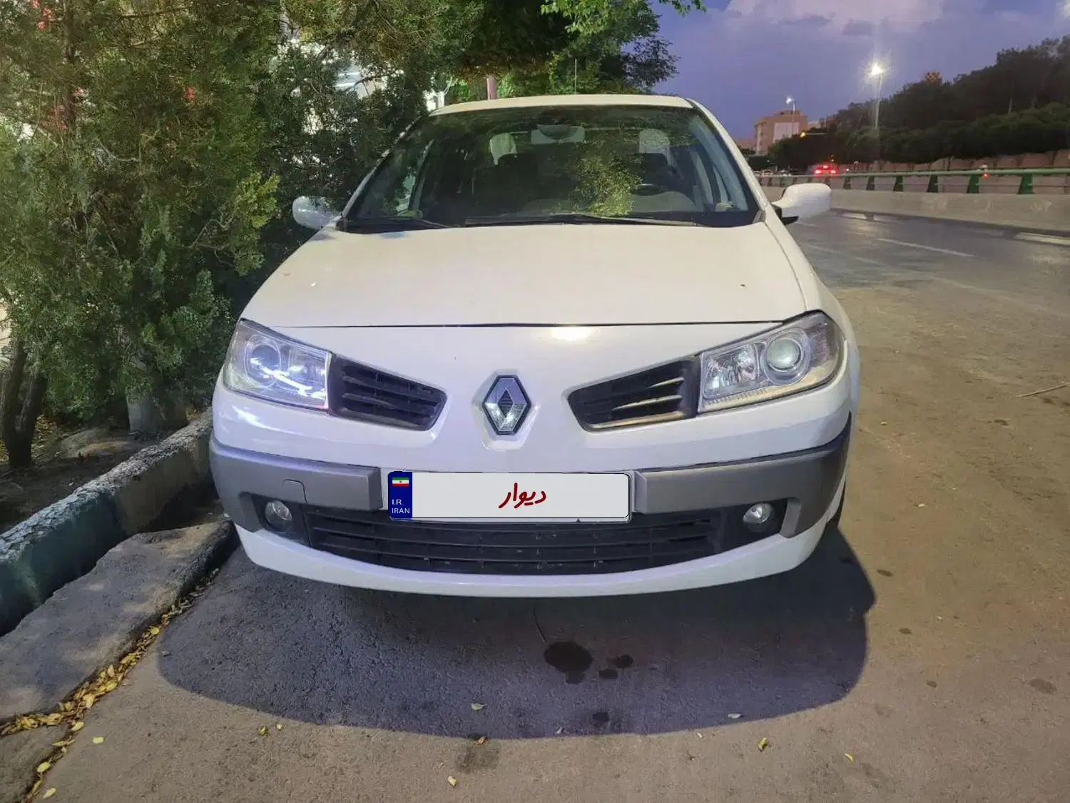 مگان 2000|خودرو سواری و وانت|اصفهان, تخت فولاد|دیوار