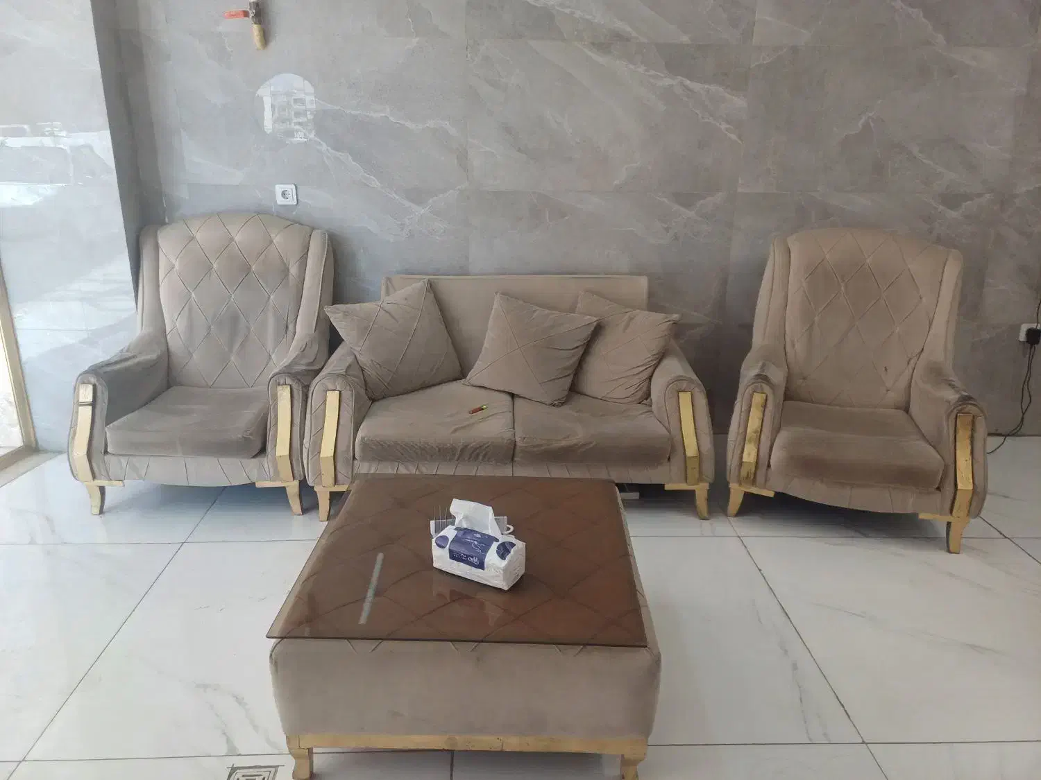 مبل ۴ نفر|مبلمان اداری|قم, شاه سید علی|دیوار