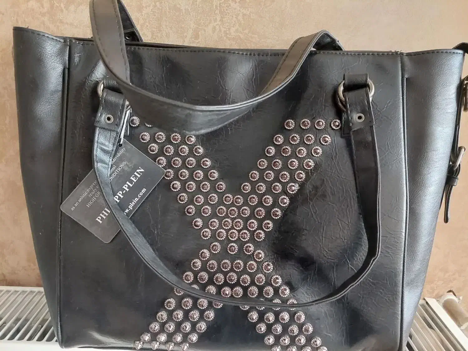 کیف مشکی|کیف، کفش، کمربند|کاشان, معلم|دیوار