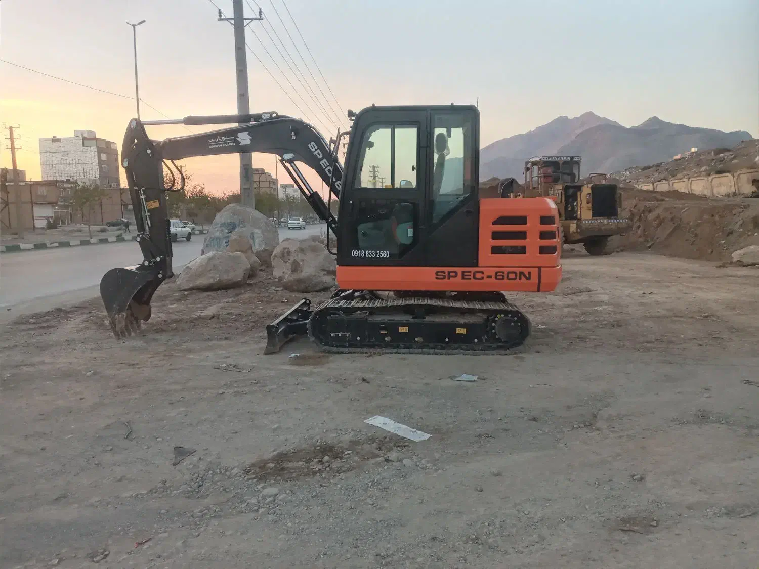 مینی بیل زنجیری با پیکور|خدمات حمل و نقل|کرمانشاه, |دیوار