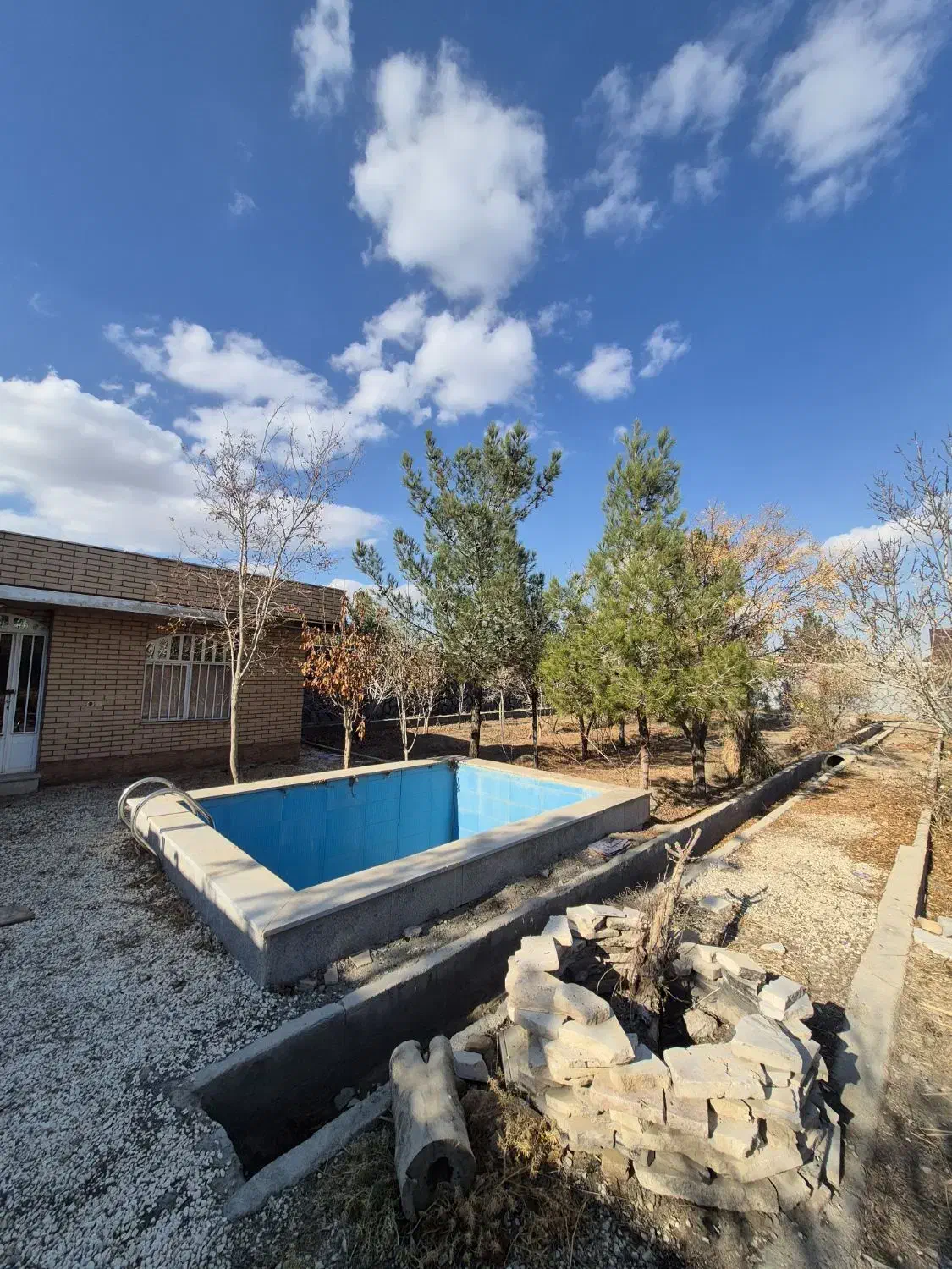 اجاره سالانه باغ مجوز دار لوکیشن عالی|اجارهٔ کوتاهمدت ویلا و باغ|اصفهان, زیار|دیوار