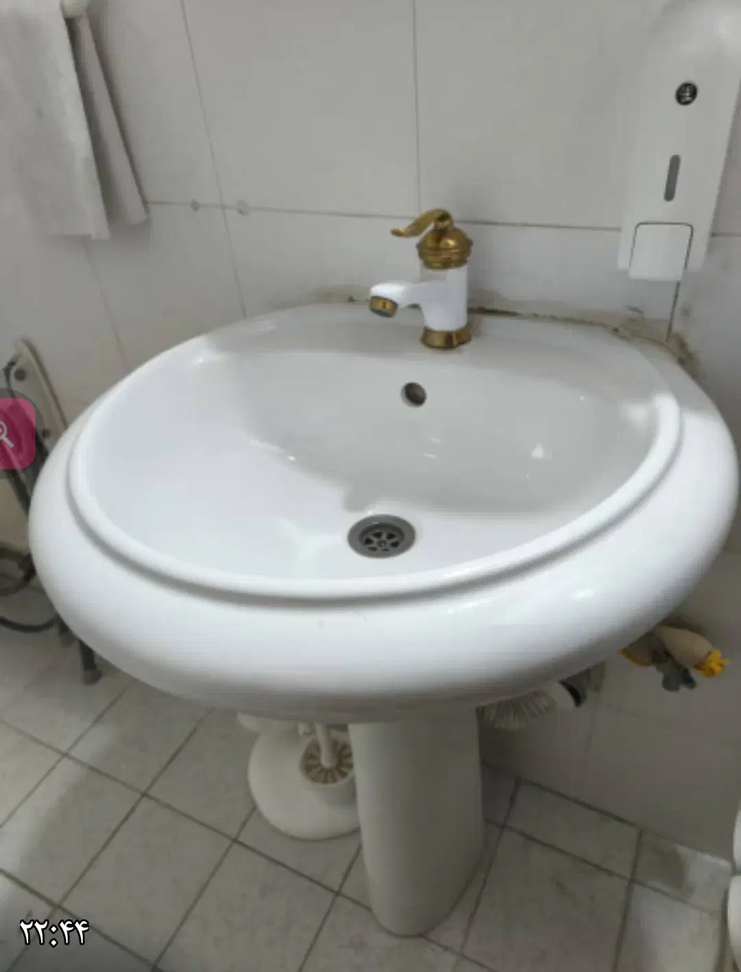 روشویی همراه با آینه و جا صابونی|لوازم سرویس بهداشتی|سنندج, |دیوار