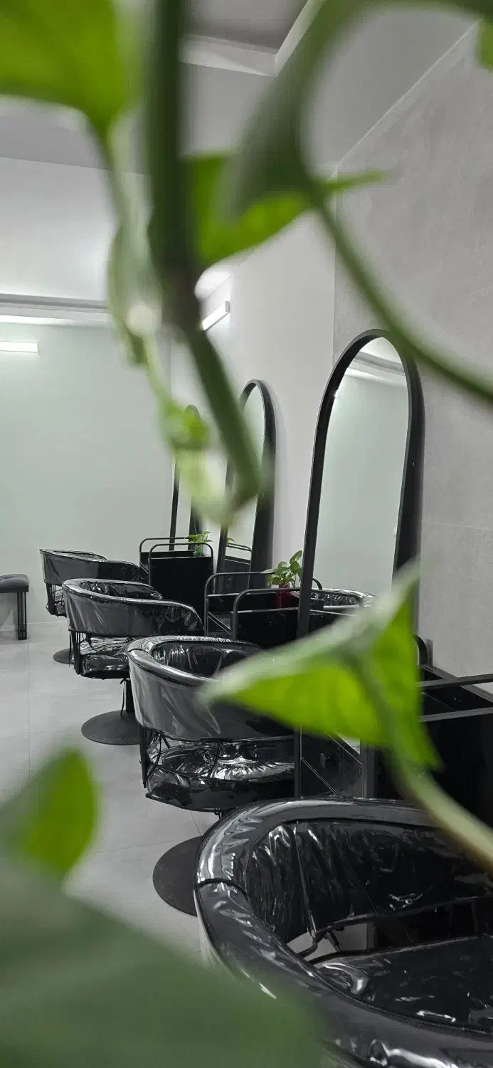 اجاره صندلی ،میز،تخت در سالن زیبایی|اجارهٔ دفتر کار، اتاق اداری، مطب|شیراز, فرهنگ شهر|دیوار