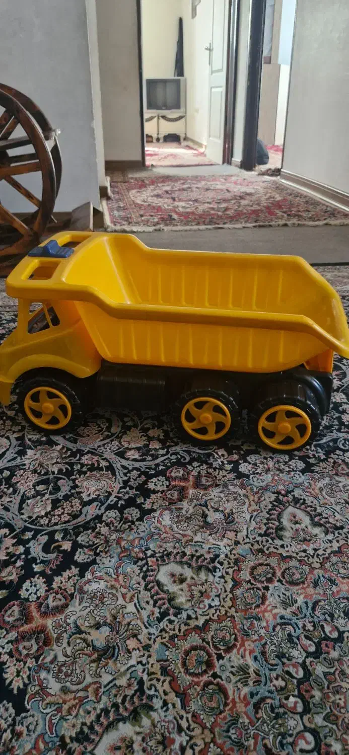 کامیون بزرگ|اسباب‌بازی بچه|رباط‌کریم, مسکن مهر آبشناسان|دیوار