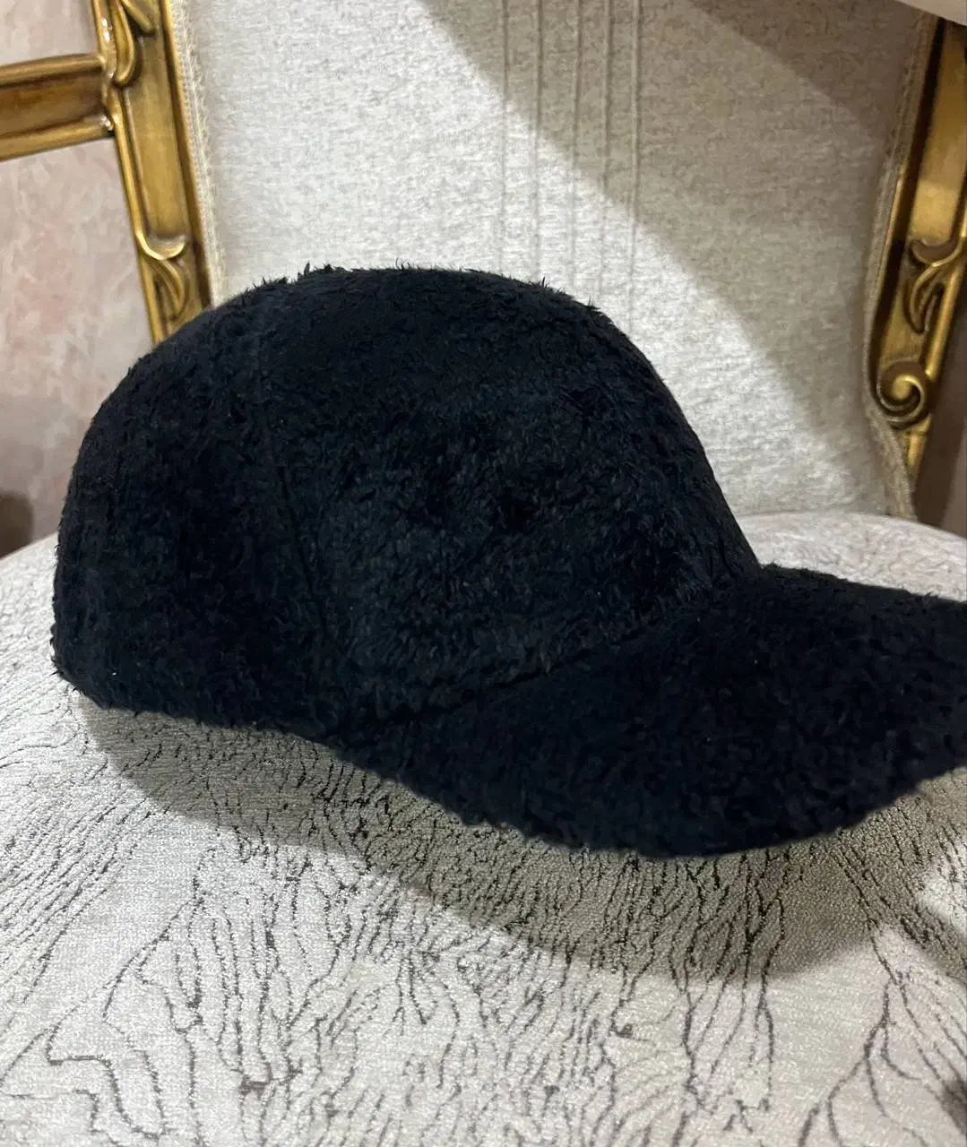 کلاه|لباس|قم, زند آباد|دیوار