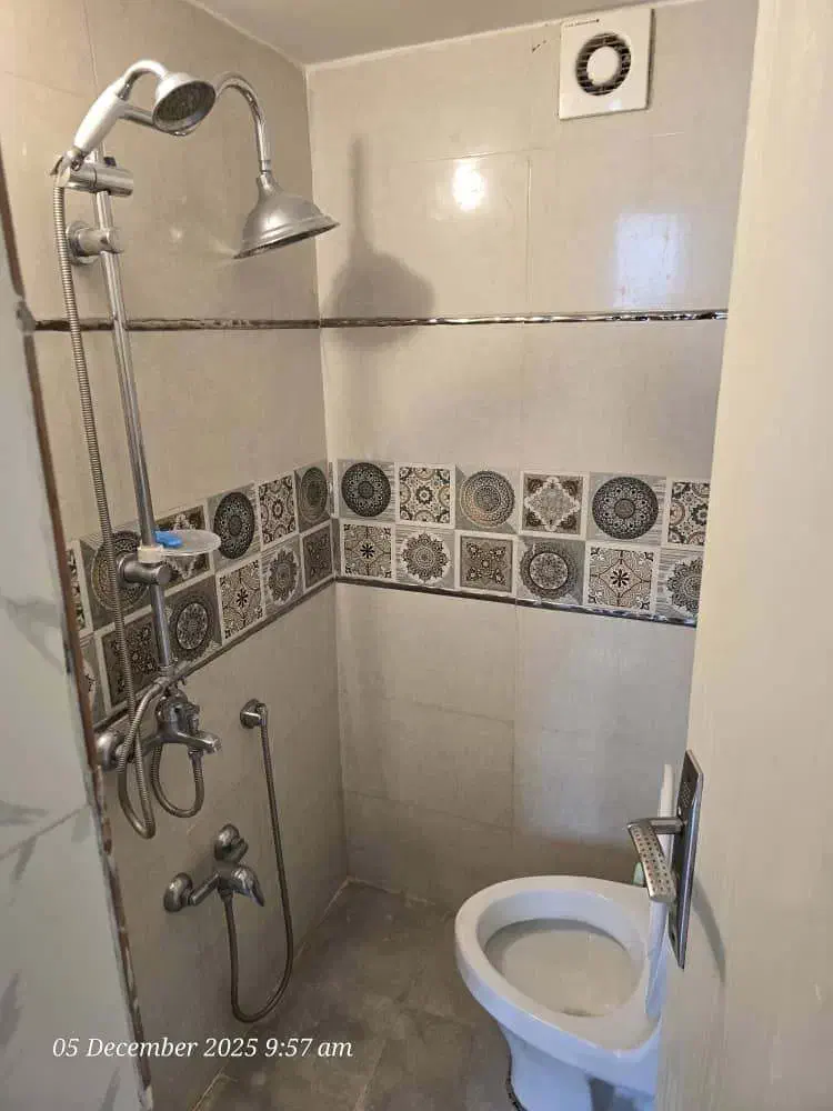 تک واحدی در پهن ترین کوچه منطقه با پارکینگ