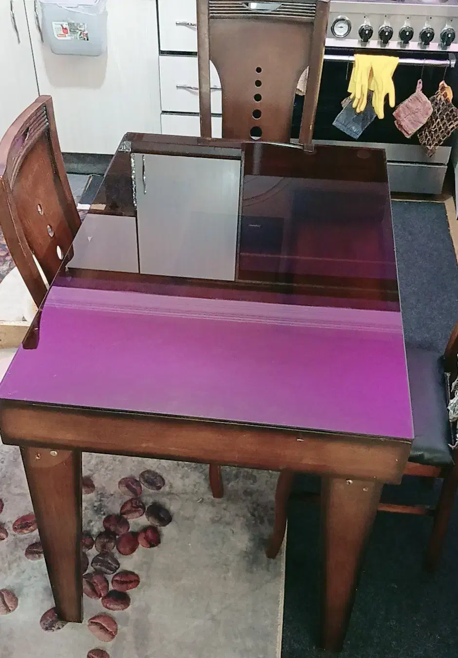 میز چوبی ۴ نفره|میز و صندلی غذاخوری|شاهین‌شهر, فردوسی|دیوار