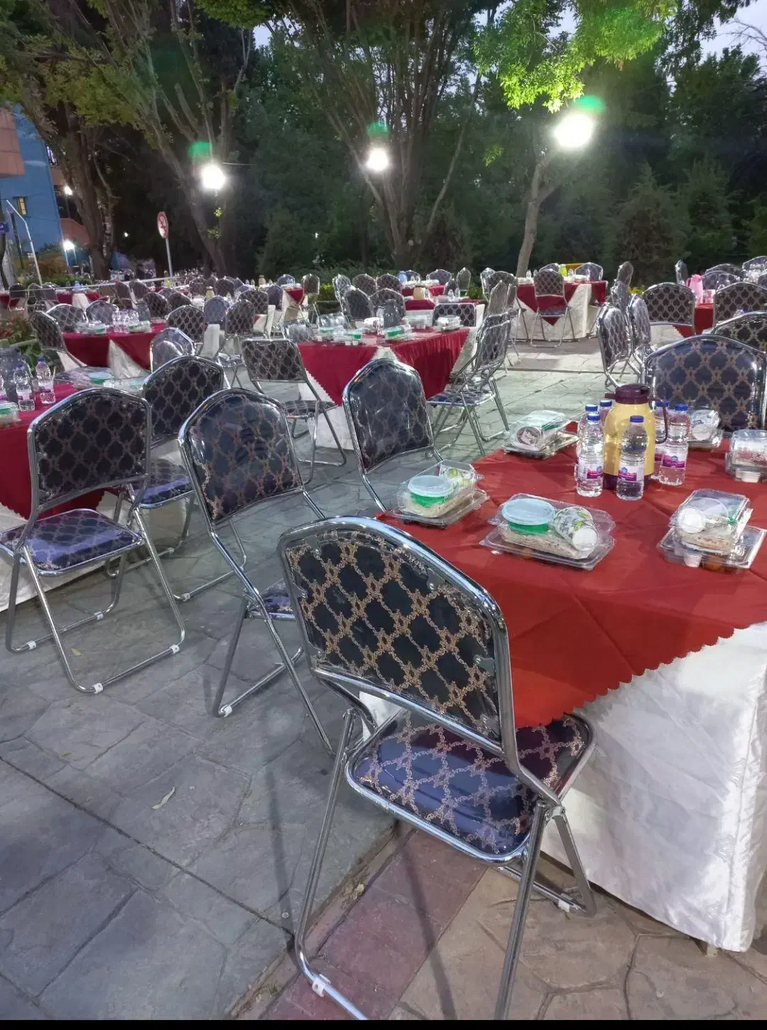 اجاره صندلی تاشو VIP میز شام مراسماتی|خدمات پذیرایی، مراسم|زاهدان, |دیوار