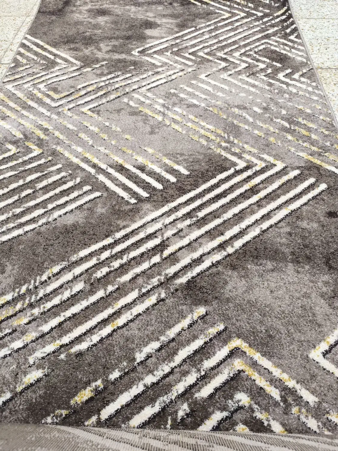 کناره فرش فانتزی نسکافه فروشگاه تندیس ۲۱۰۶|فرش|قم, شاه ابراهیم|دیوار