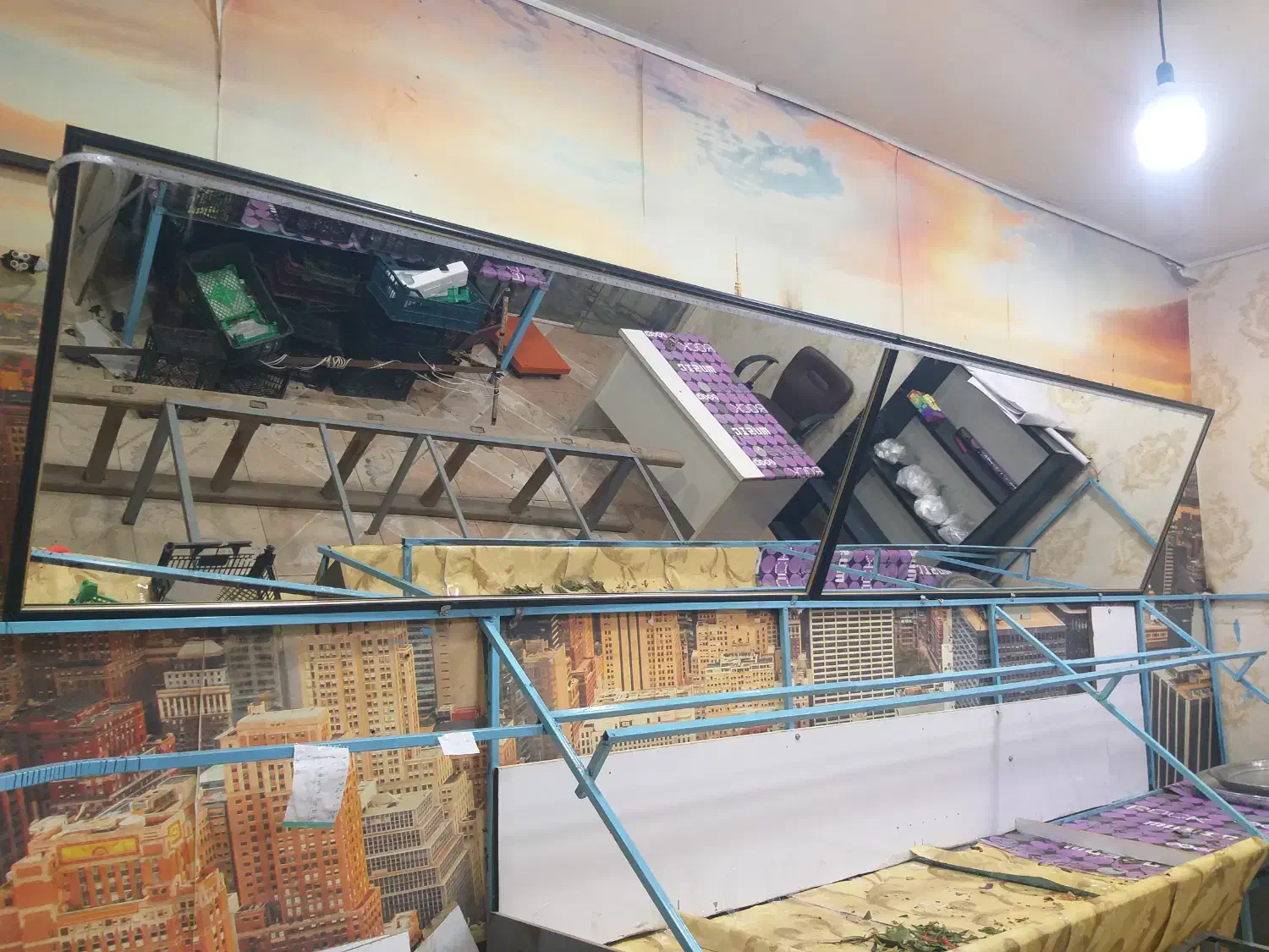 دو تیکه دومتری آینه(۴متر)،، برای میوه فروشی بود|آینه|آبادان, |دیوار