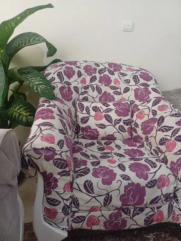 تعدادی وسایل منزل مبل و کمد بچه و میز تلوزیون|مبلمان خانگی و میز عسلی|پیشوا, |دیوار