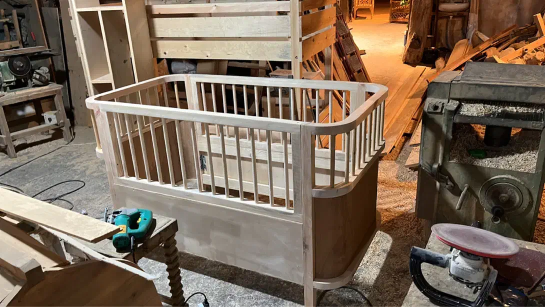 تخت کودک کشویی چوبی برای نوزاد تمام چوب|تخت و صندلی بچه|بندرعباس, |دیوار