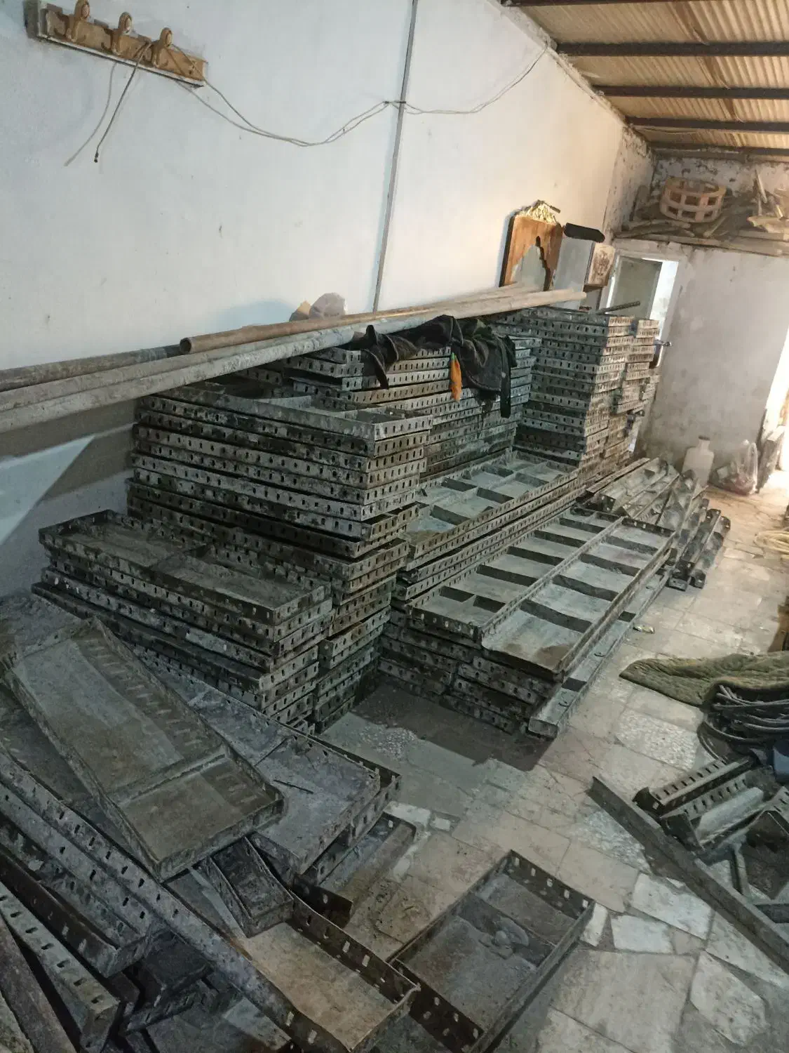 اجازه ای همه نوع قالب بتنی و جک سه متری و چهار|خدمات پیشه و مهارت|بومهن, |دیوار