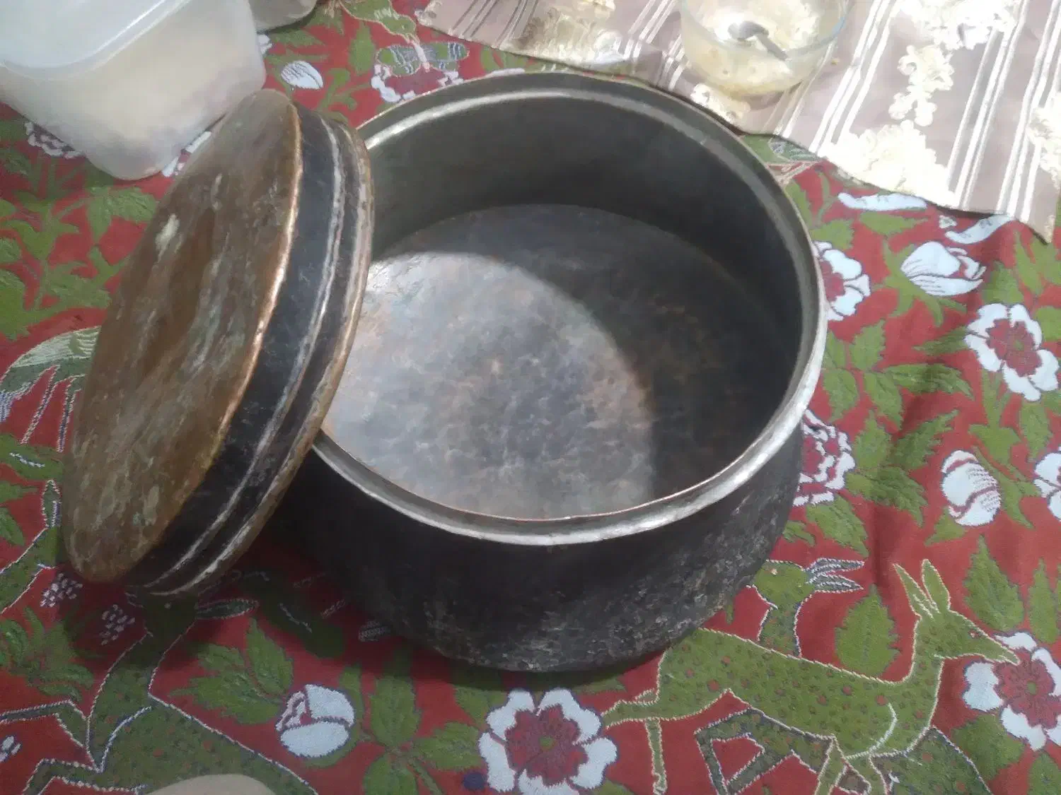 ظروف مسی|کلکسیون اشیاء عتیقه|مرودشت, رامجرد یک|دیوار