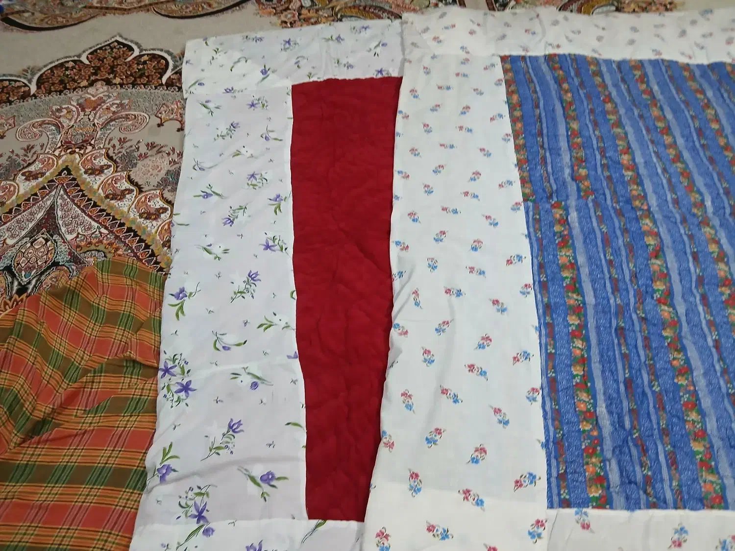 لحافت|رختخواب، بالش، پتو|باخزر, |دیوار