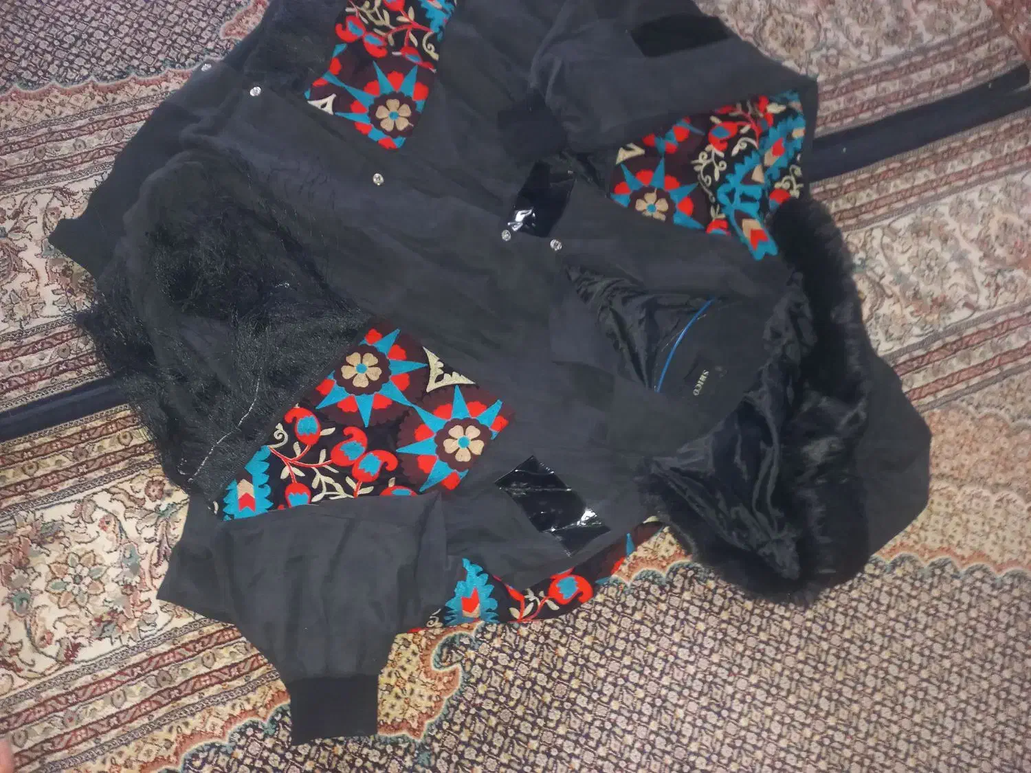 نیم پالتو|لباس|خاروانا, |دیوار