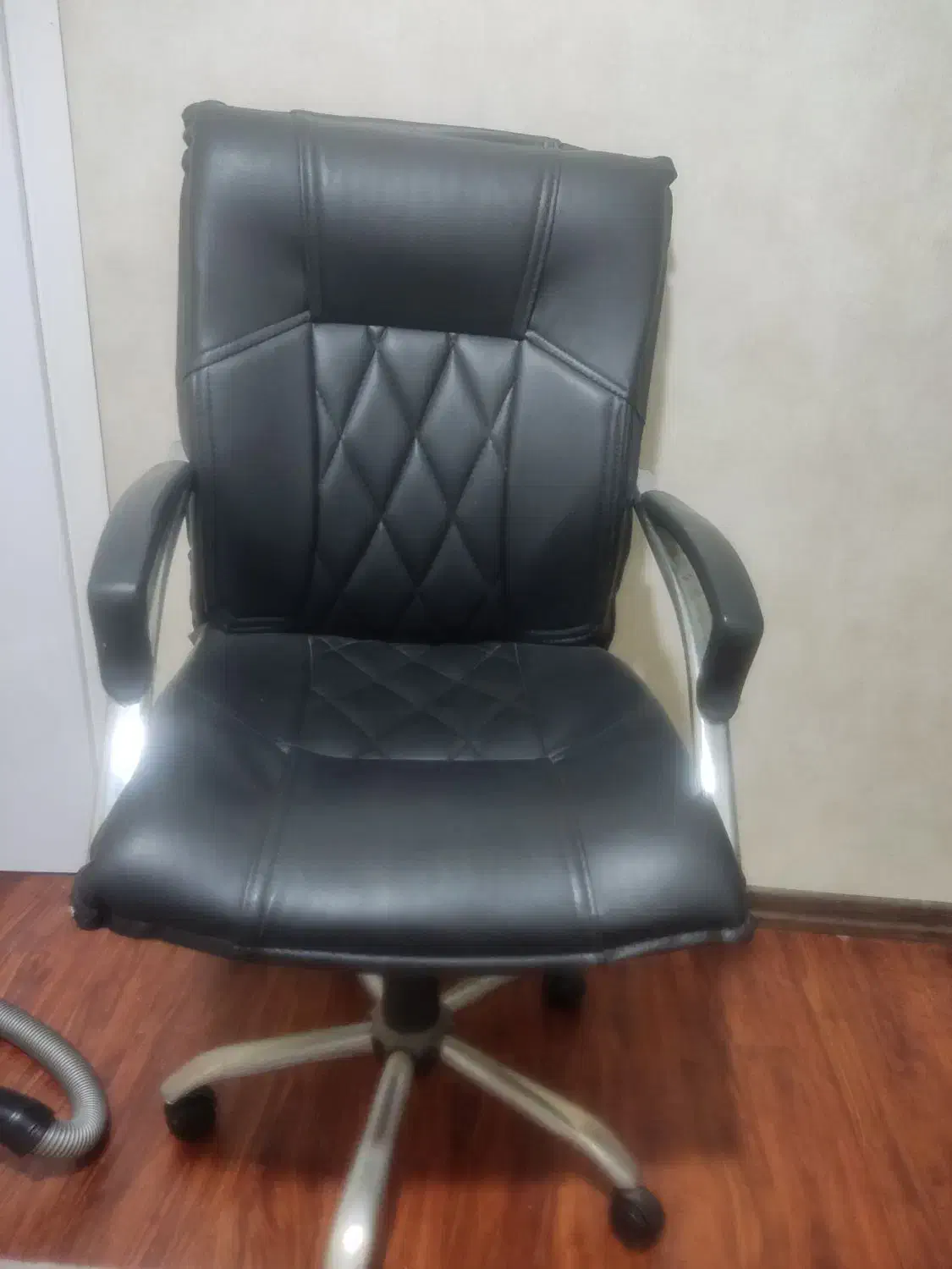 صندلی گردان مدیریت|صندلی و نیمکت|اهواز, زیتون کارمندی|دیوار