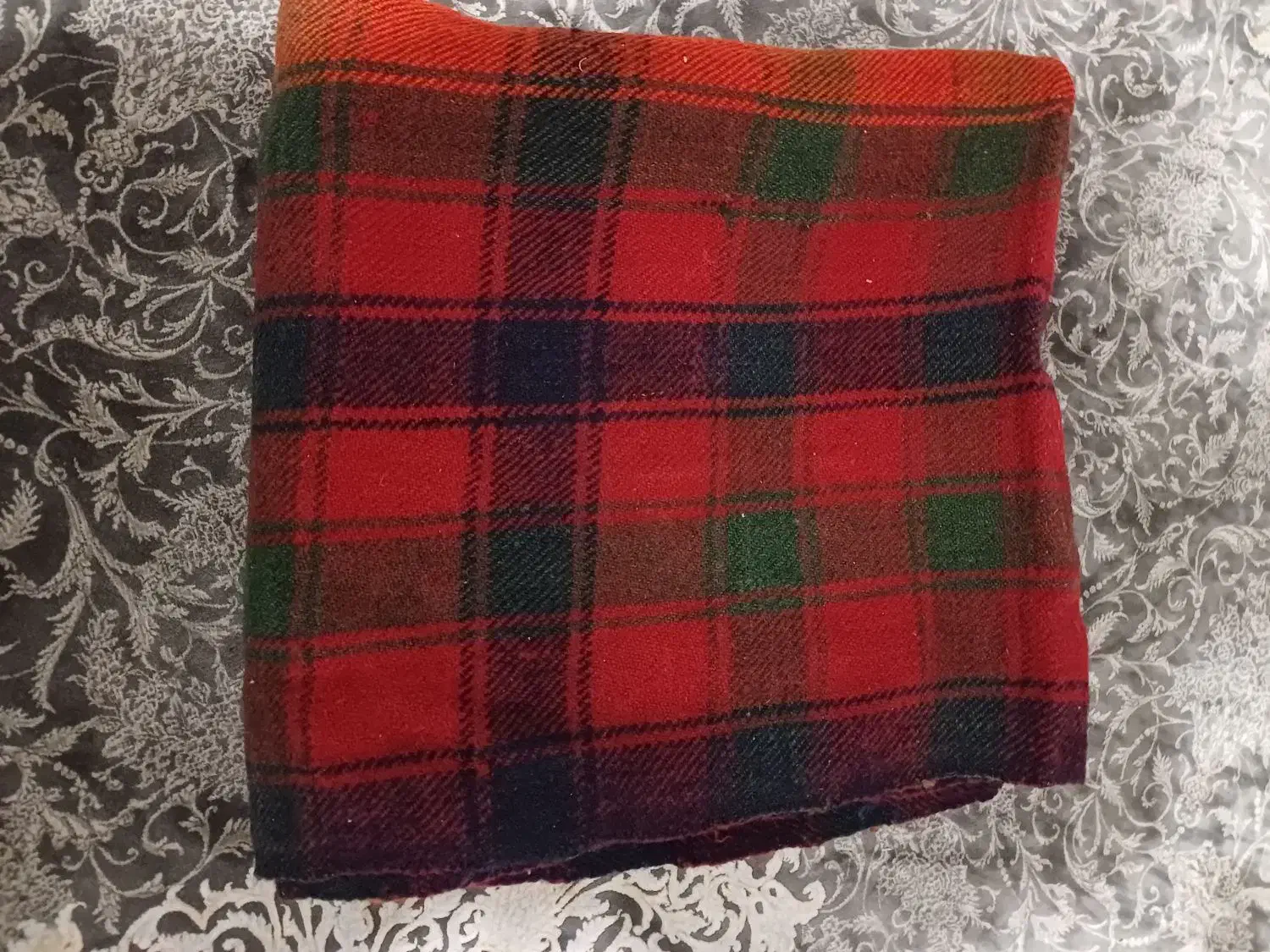 موج وگلیم ومیز|گلیم، جاجیم، گبه|کرمانشاه, |دیوار