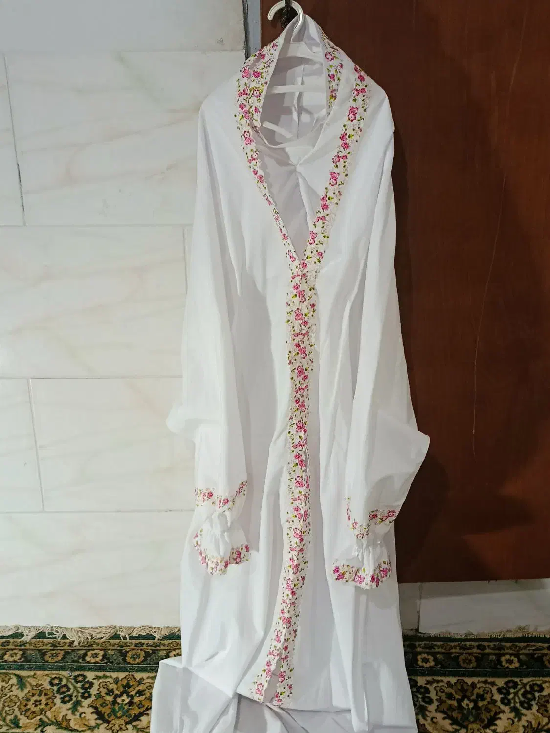 چادر جشن تکلیف دخترانه|لباس|شیراز, میانرود|دیوار