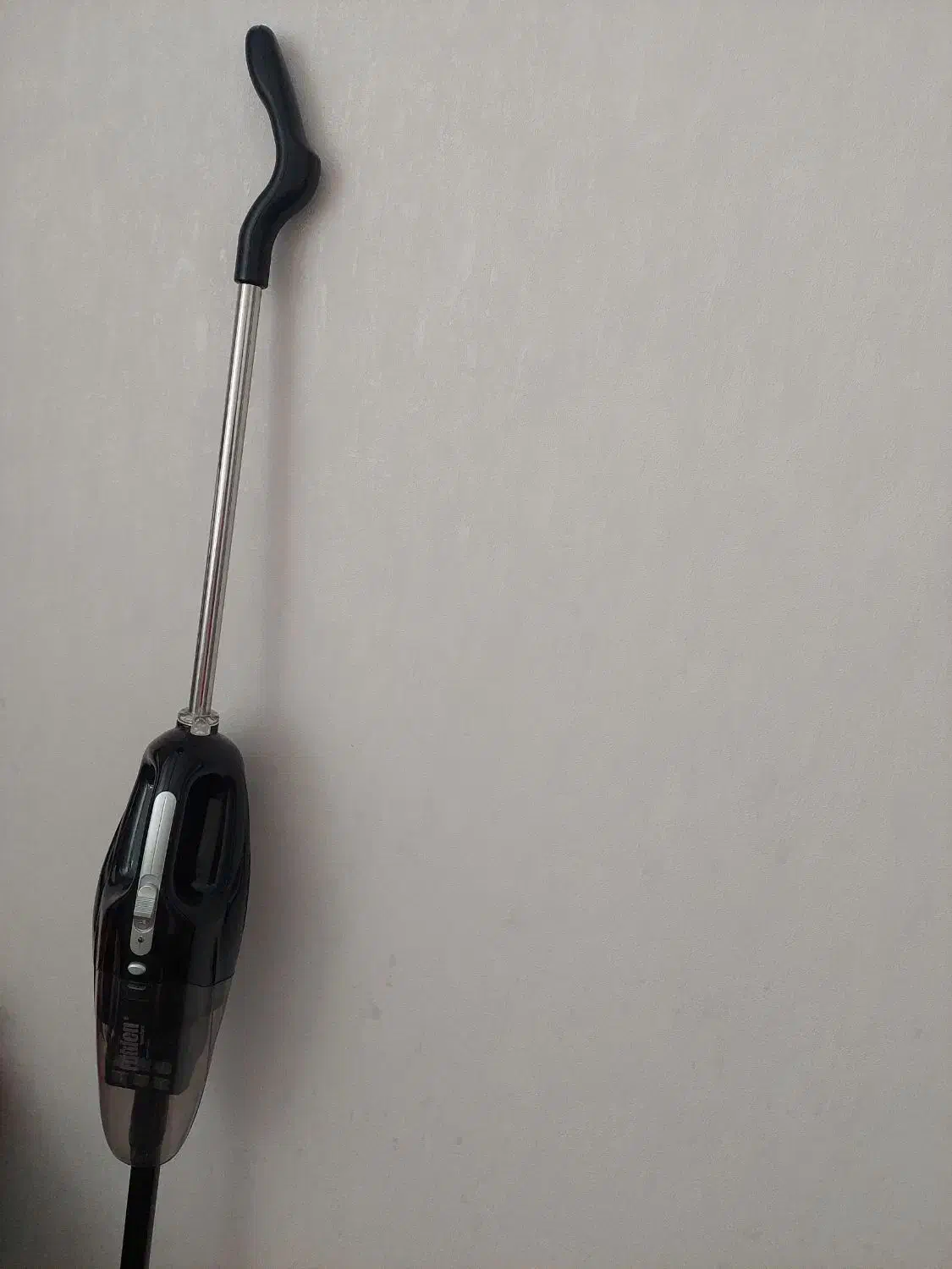 جارو شارژی سالم نو نو داخل کارتن|جاروبرقی، جارو شارژی، بخارشو|همدان, |دیوار