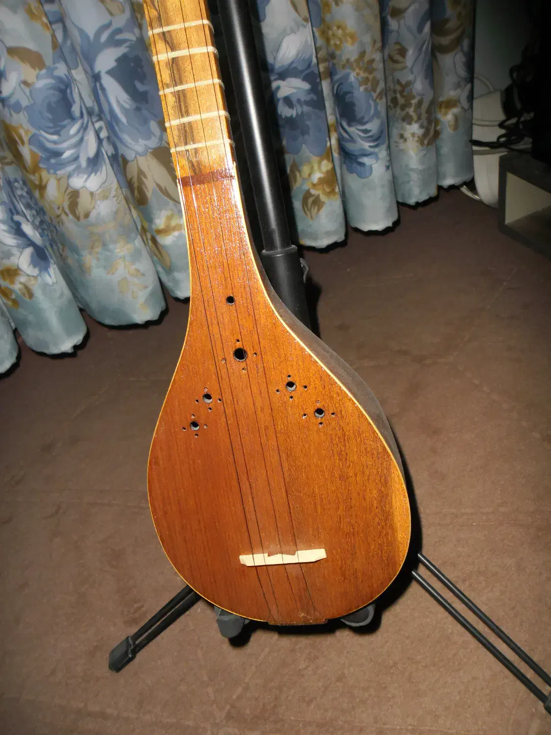 سه تار|سازهای سنتی|قزوین, |دیوار