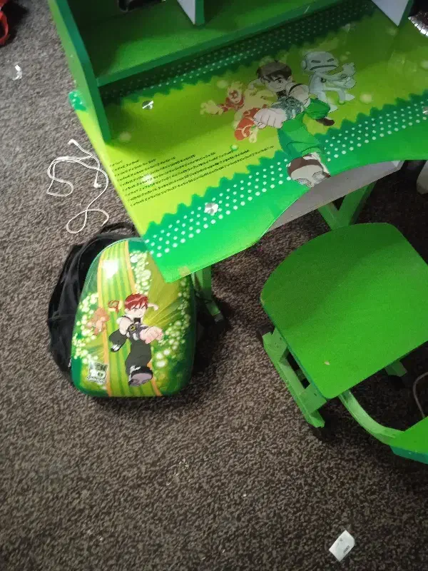 میز تحصیل .|میز تحریر و کامپیوتر|سنندج, |دیوار