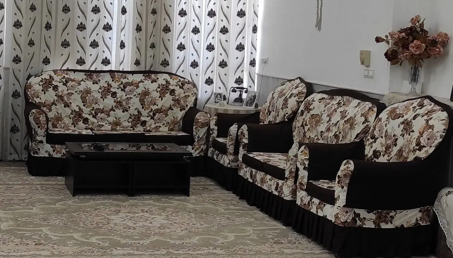 یک دست مبل چرم با پارچه مخمل با یک دست روکش|مبلمان خانگی و میز عسلی|اردکان, |دیوار