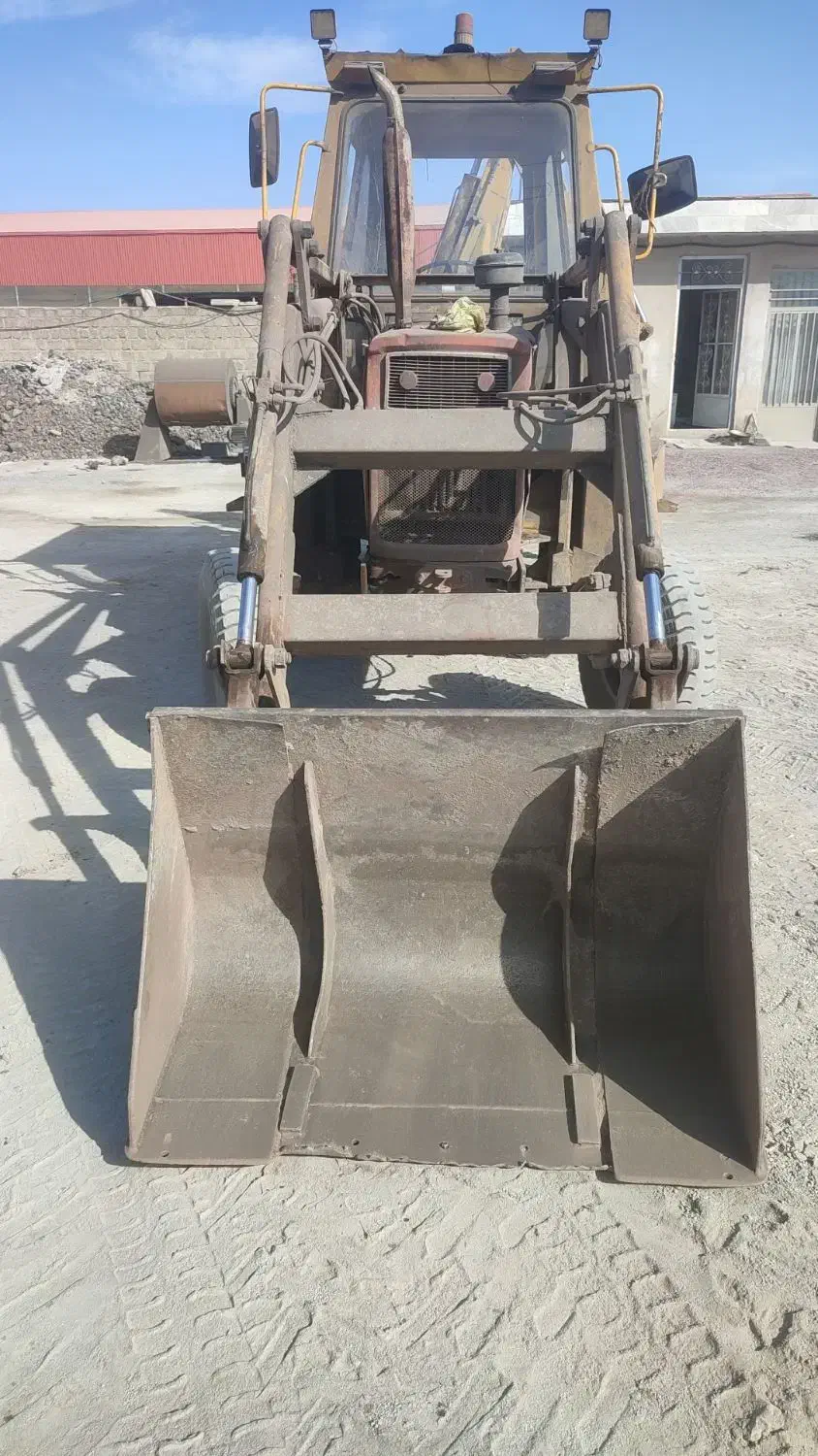 تراکتور رومانی با بیل سنو پارس با قولنامه محضری|خودرو سنگین|مبارکه, |دیوار