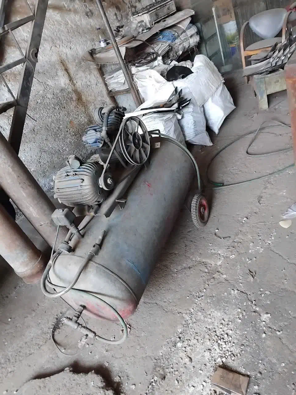 فروش قالب بیل و کلنگ به همراه لوازم کارگاهی|ابزارآلات|ری, بازار آهن|دیوار