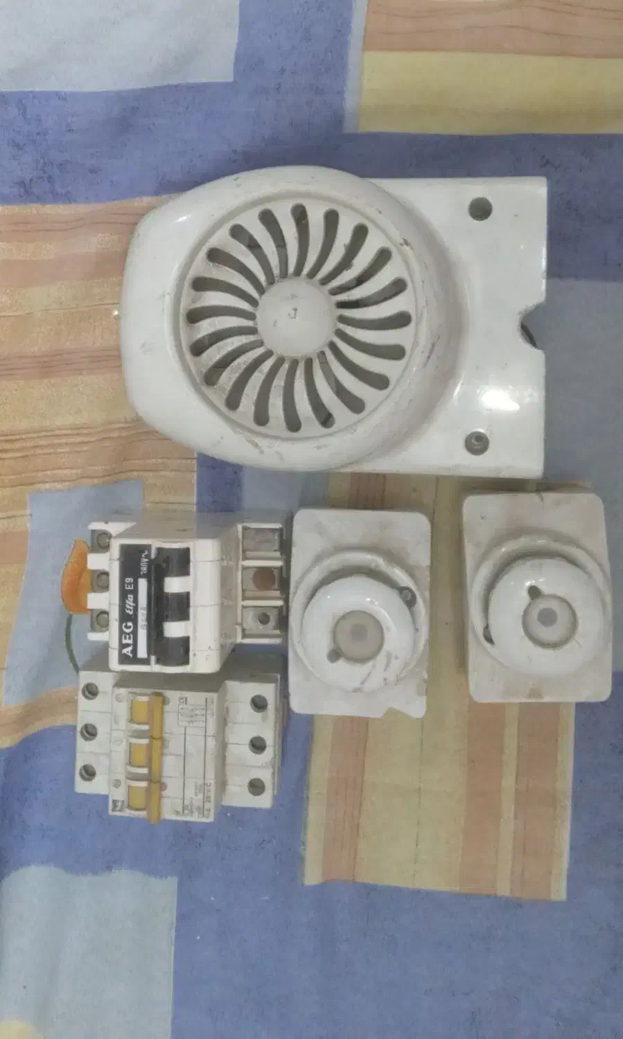 فن وکلید|ابزارآلات|شیراز, فرهنگ شهر|دیوار