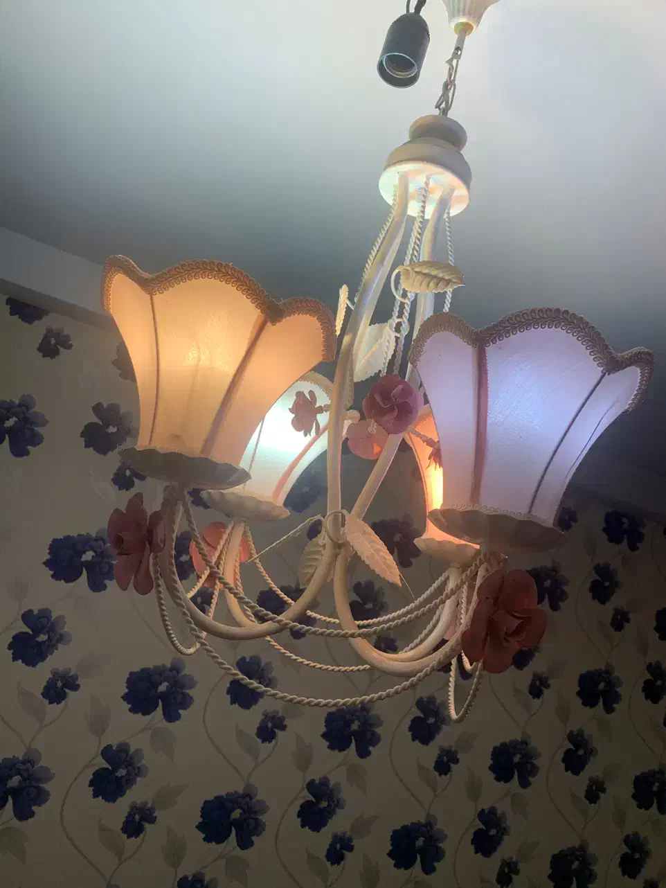 لوستر اتاق خواب|لوستر و چراغ آویز|کرج, کیانمهر|دیوار