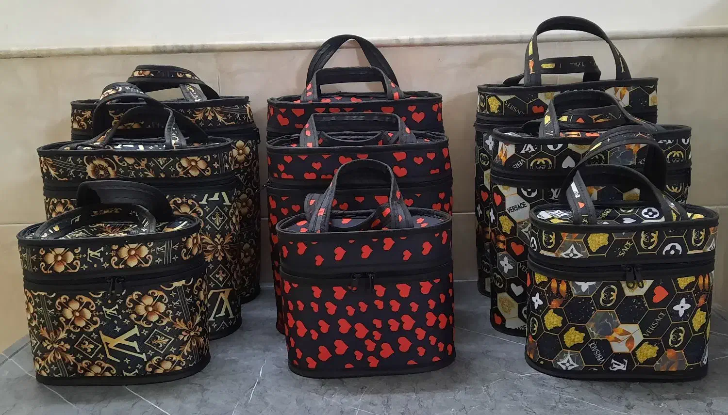 کیف فلاسکی|کیف، کفش، کمربند|کاشان, قطب راوندی|دیوار