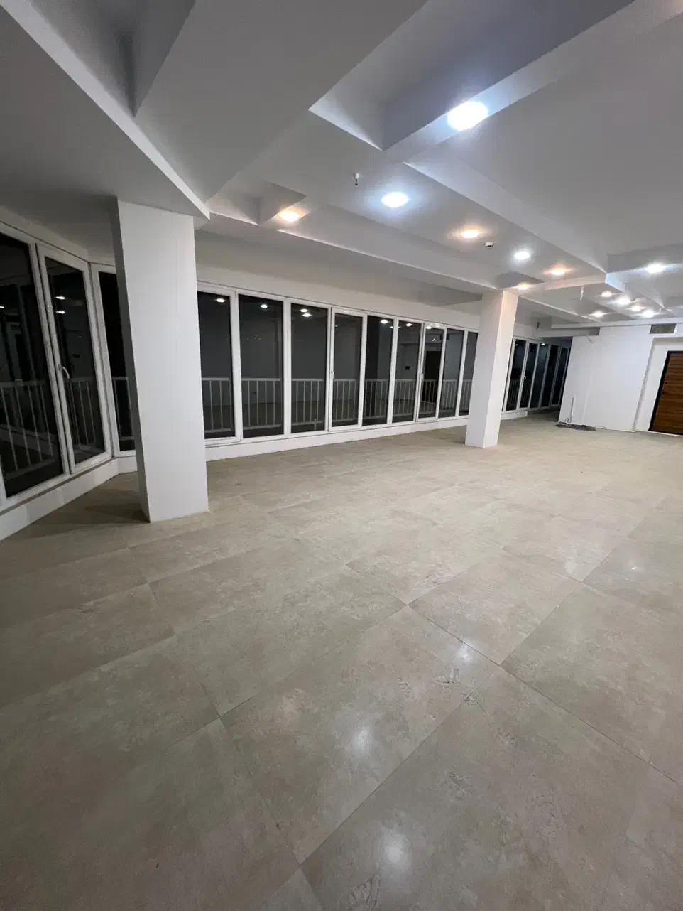 ۱۰۵ متر نوساز موقعیت اداری لوکیشن عالی|فروش دفتر کار، اتاق اداری، مطب|کرج, برغان|دیوار