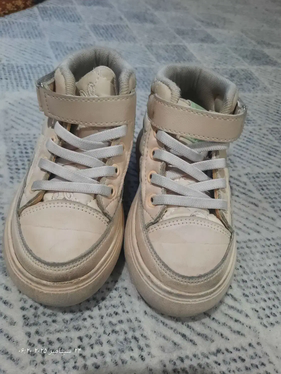 بوت در حد نو|کفش و لباس بچه|وحیدیه, |دیوار