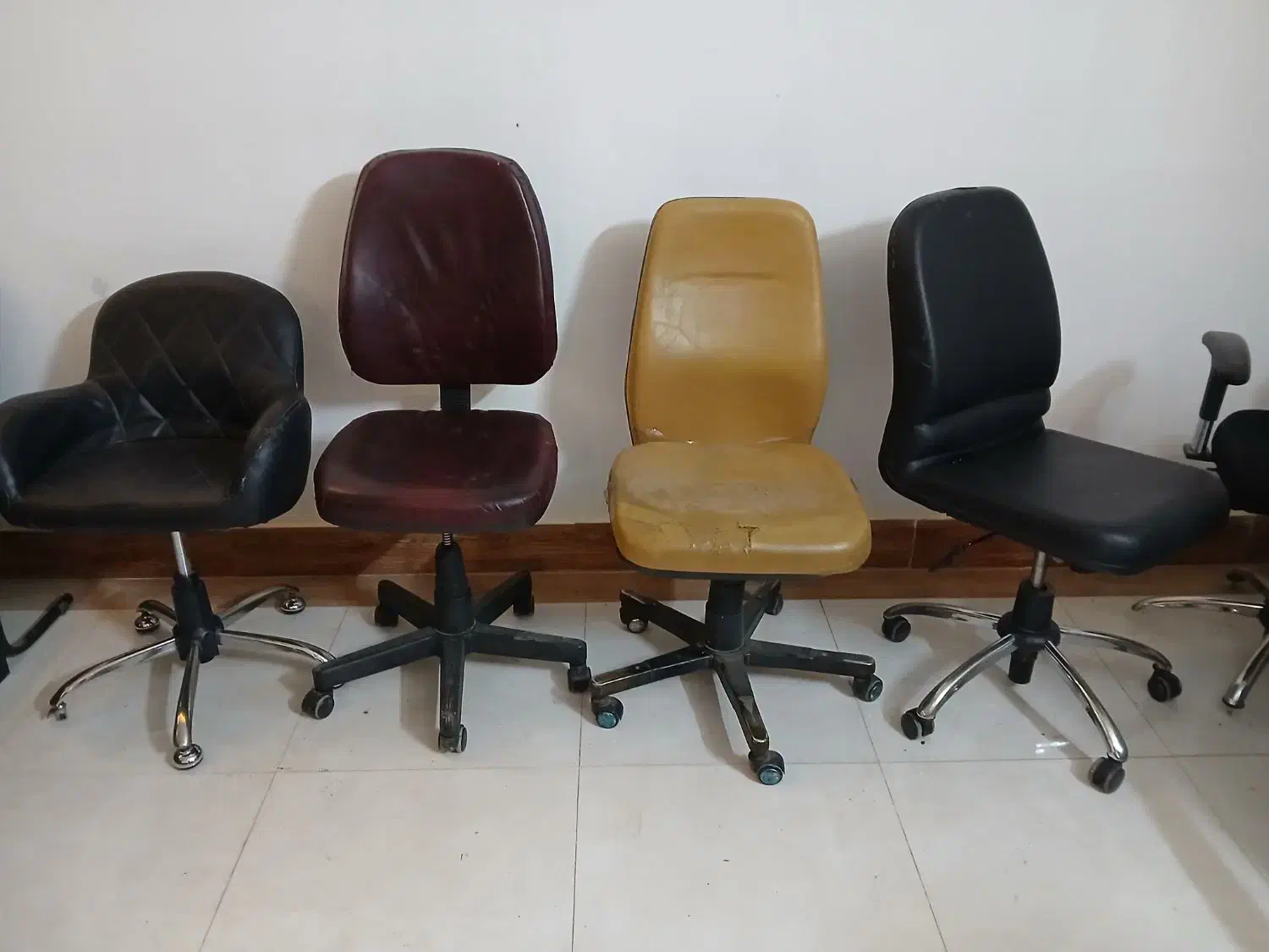 صندلی|مبلمان اداری|شیروان (خراسان), |دیوار