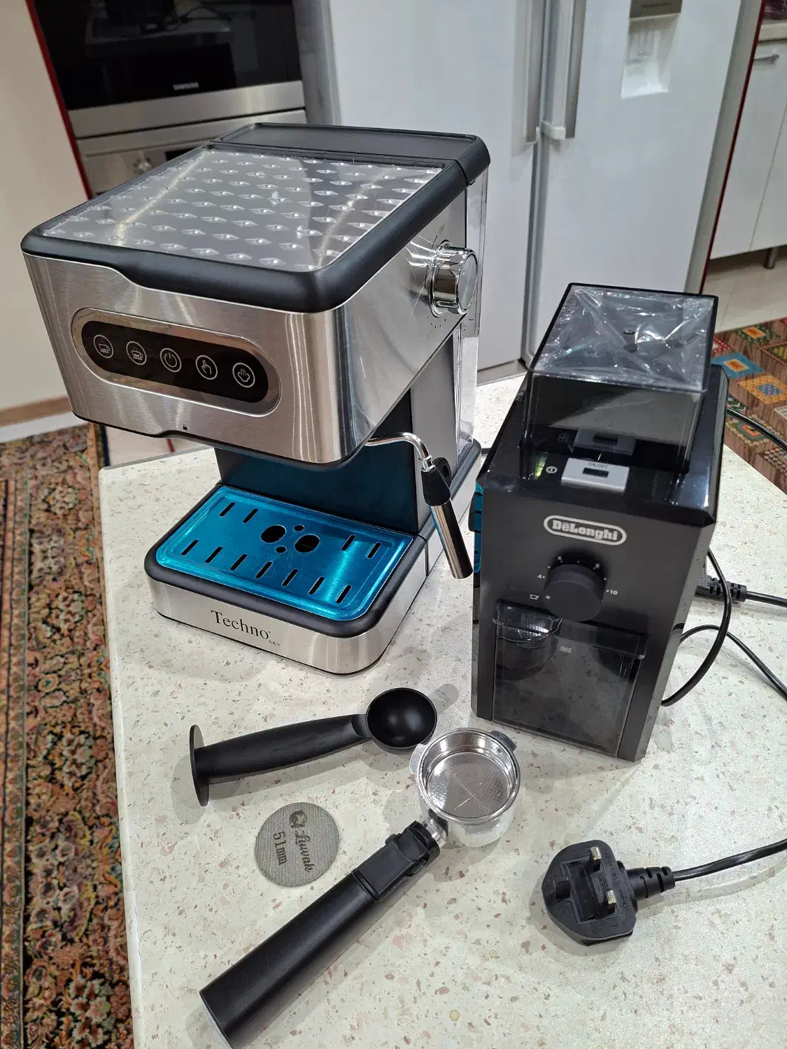 اسپرسوساز تکنو Te-819 و آسیاب قهوه دلونگی KG79|سماور، چای‌ساز، قهوه‌ساز|تهران, صادقیه|دیوار