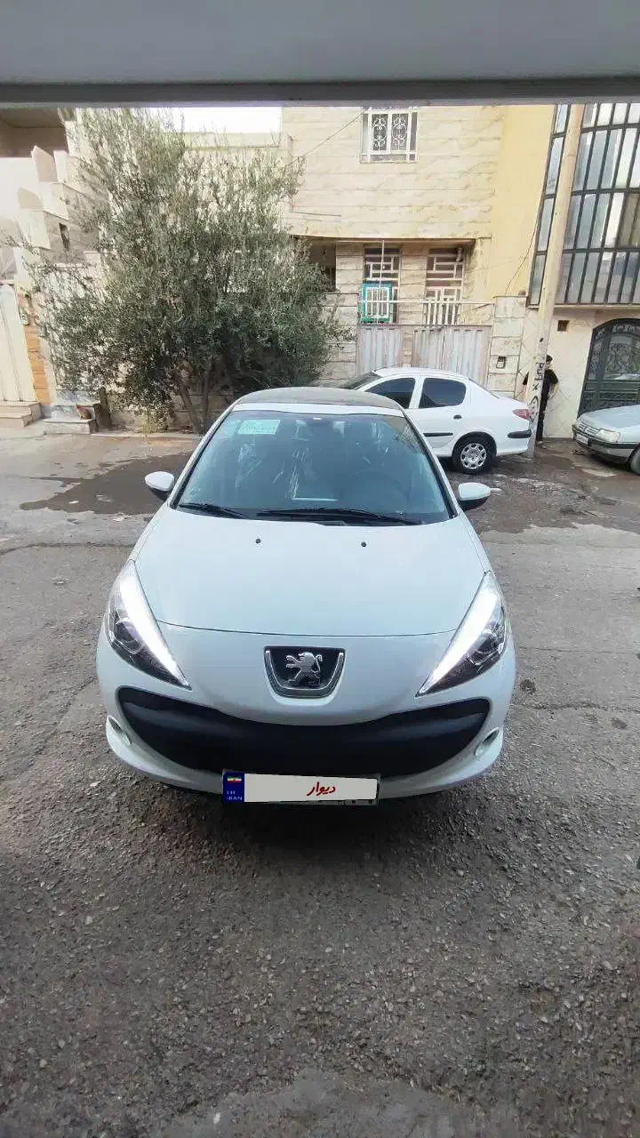 فروش ۲۰۷ سقف شیشه ای مدل ۱۴۰۴|خودرو سواری و وانت|خرم‌آباد, |دیوار