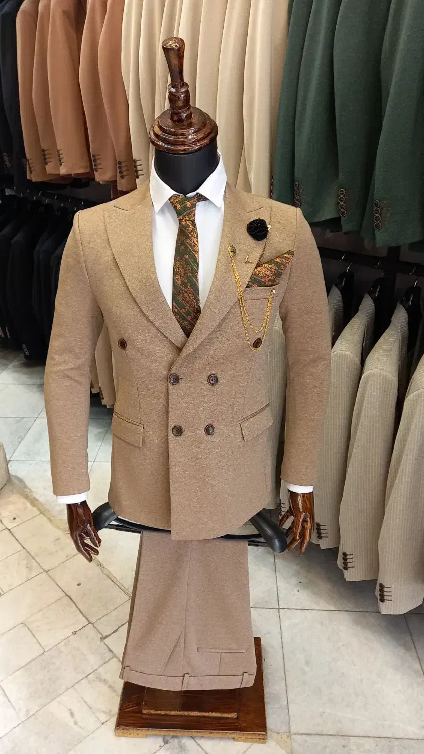 فروشگاه (سرپرست) دور میدان میرزاکوچک خان|لباس|مشهد, حسین‌آباد|دیوار