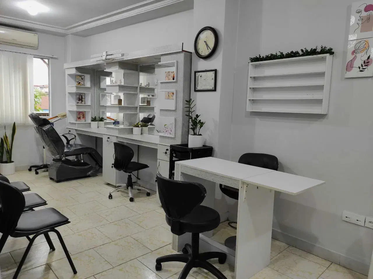 اجاره صندلی ولاین در سالن زیبایی واقع درحاجی آباد|خدمات آرایشگری و زیبایی|رشت, حاجی آباد|دیوار