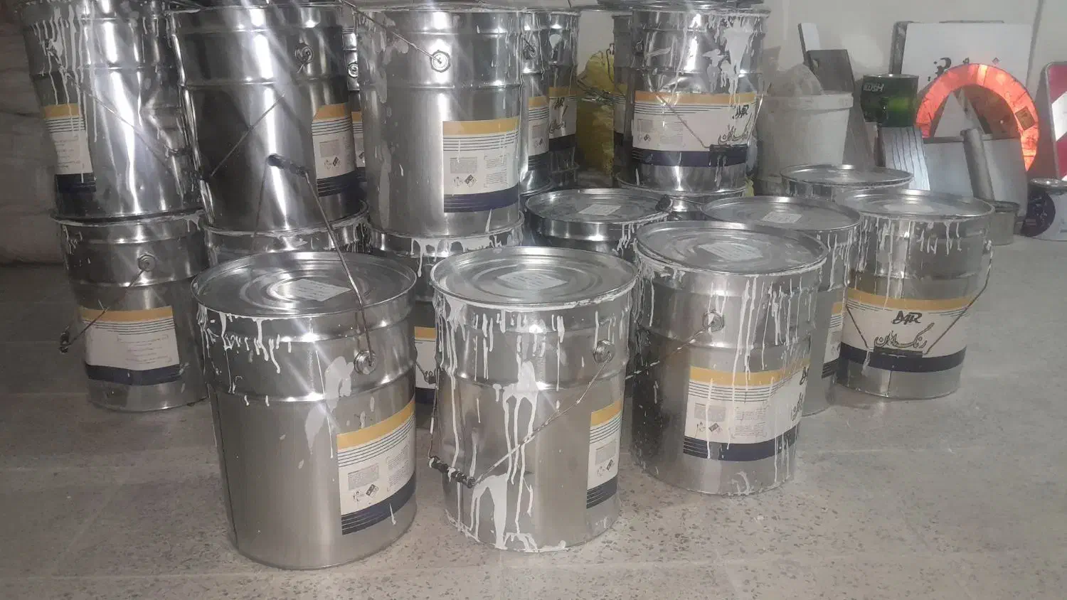 سطل فلزی|ظروف نگهدارنده، پلاستیکی، یک‌بارمصرف|ملایر, |دیوار