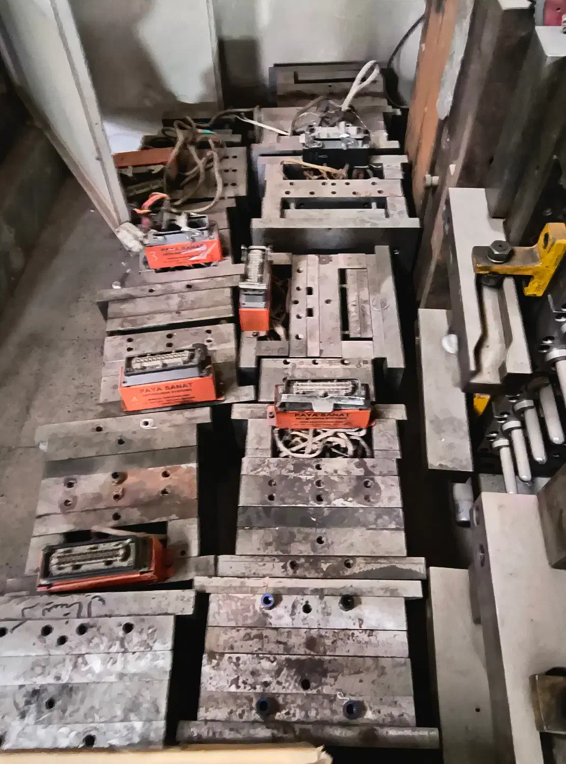 استخدام مهندس مکانیک و کارگر|استخدام صنعتی، فنی، مهندسی|کرج, کلاک پایین|دیوار