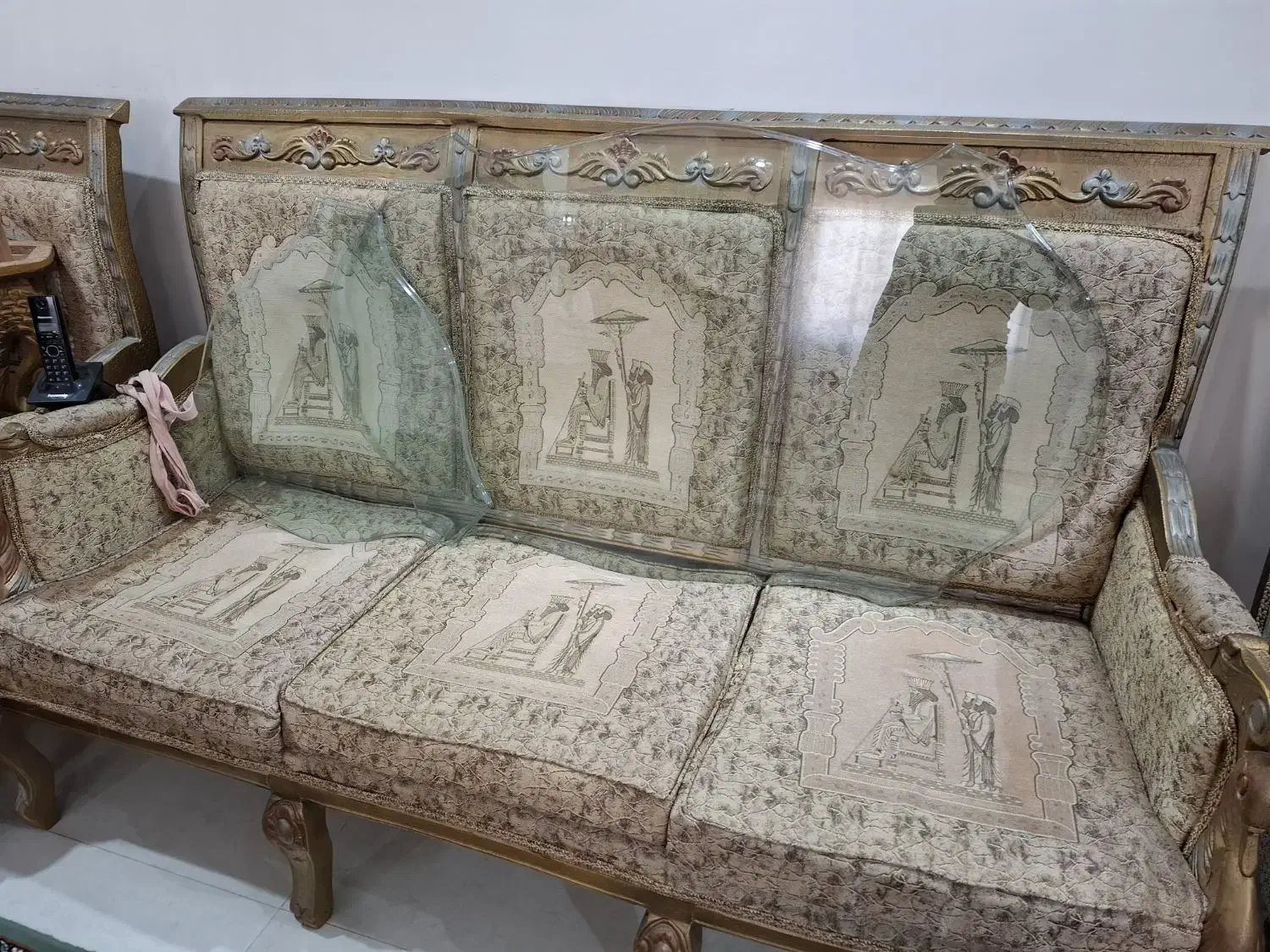 مبل طرح هخامنشی 9 نفره با 2 عسلی کوچک و یک بزرگ|مبلمان خانگی و میز عسلی|تهران, ابوذر|دیوار