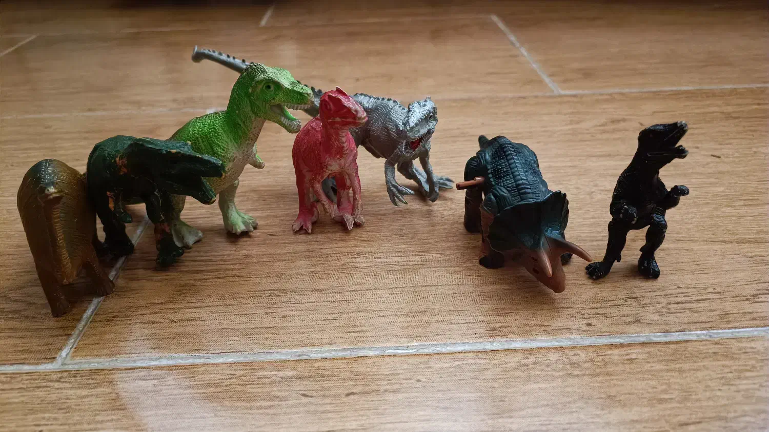 فیگور های دایناسور|اسباببازی|آمل, |دیوار