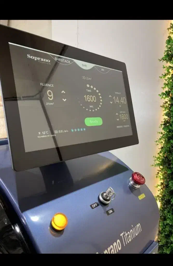 ۳۰٪ تخفیف لیزر موهای زائد /پاک کردن تتو/کربن تراپی|خدمات آرایشگری و زیبایی|بروجرد, |دیوار