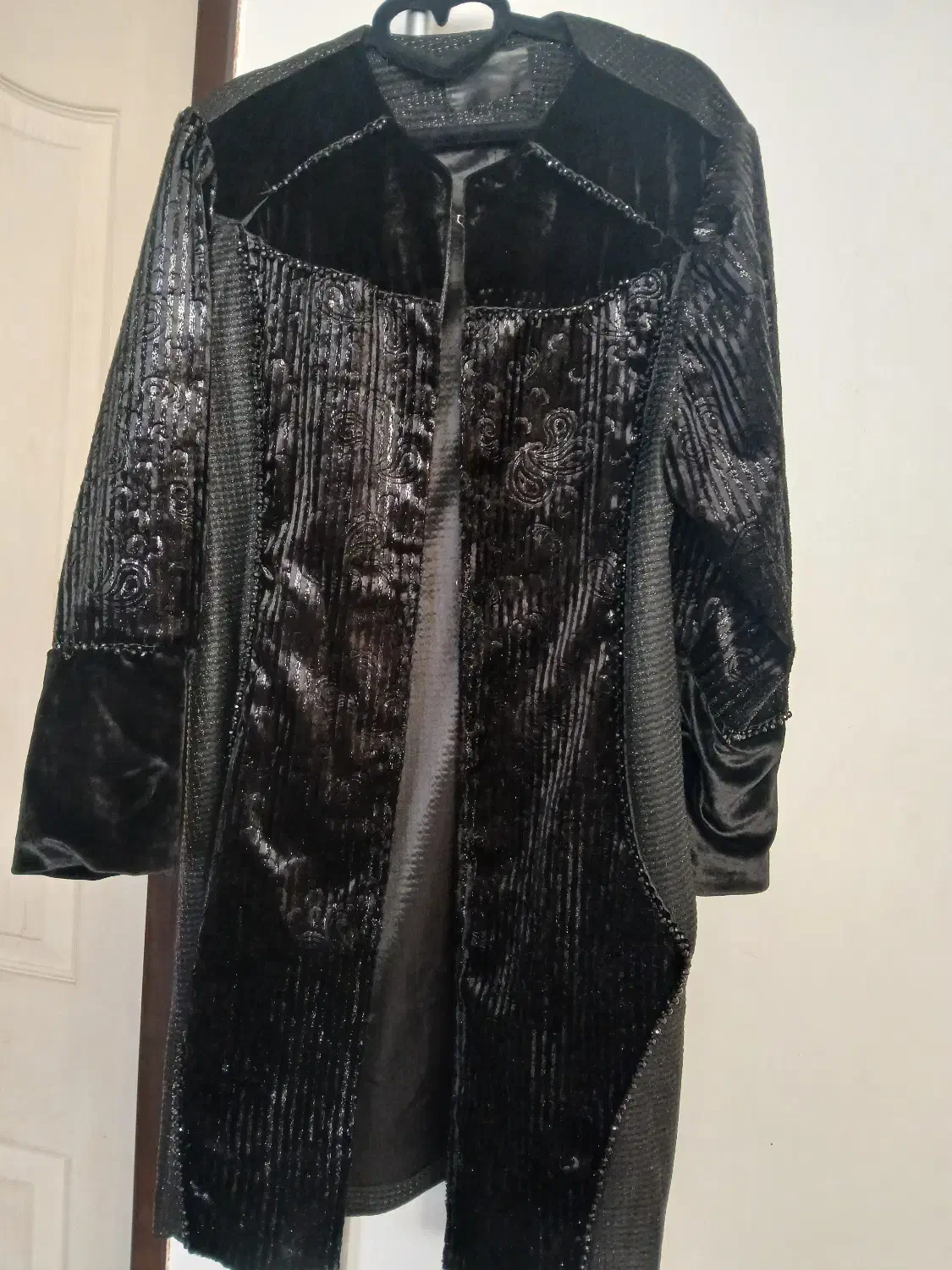 مانتووپالتو|لباس|میانه, |دیوار