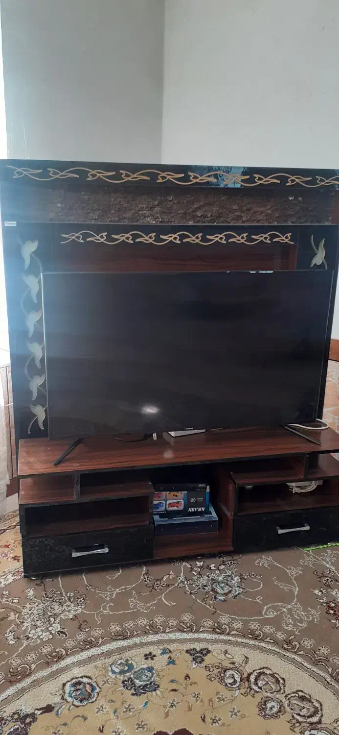 تلویزیون سامسونگ۴۸|تلویزیون و پروژکتور|صدرا-فارس, فاز ۲|دیوار