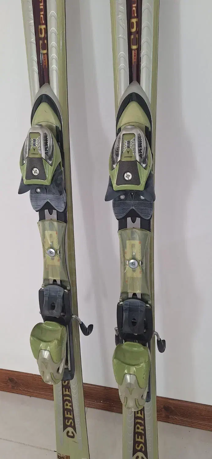 چوب اسکی الپاین و کفش|ورزش‌های زمستانی|پردیس, فاز ۵|دیوار