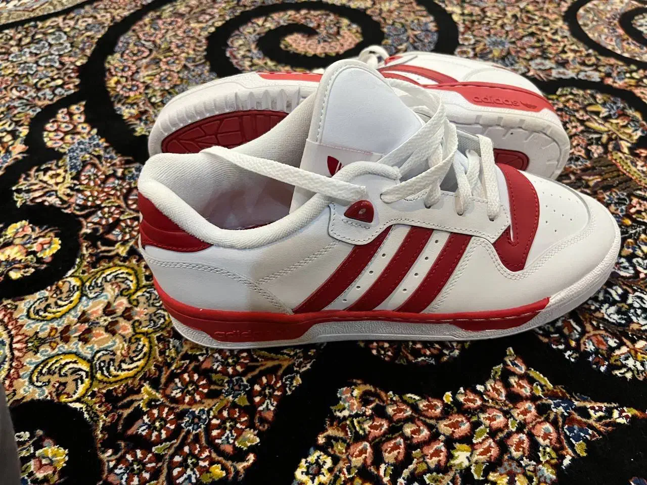 کتونی ادیداس اورجینال|کیف، کفش، کمربند|ری, شهید غیوری (ابن باویه)|دیوار