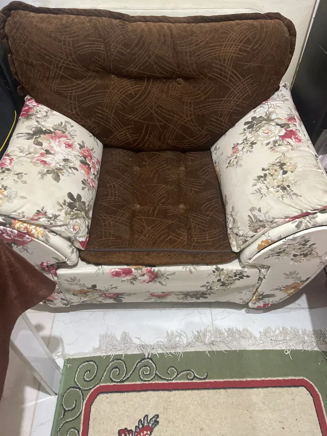 مبل هفت نفره راحتی|مبلمان خانگی و میز عسلی|شیراز, سیاه سنگ|دیوار